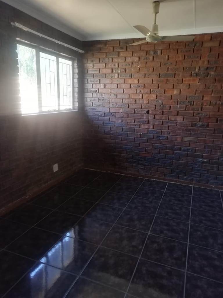 2 Bed Townhouse in Hermanstad photo number 3
