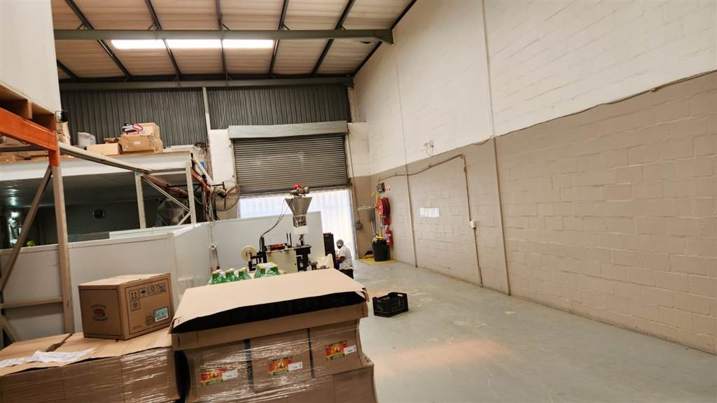 350  m² Industrial space in Killarney Gardens photo number 17