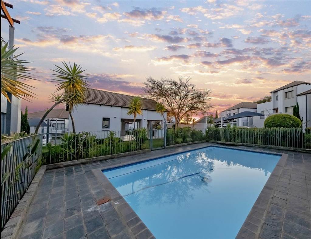 3 Bed Apartment in Douglasdale photo number 14