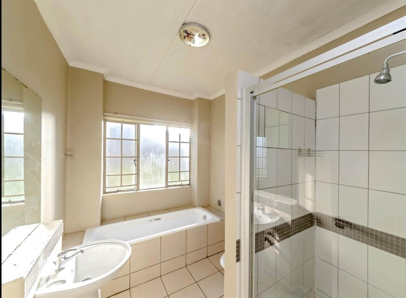 3 Bed Apartment in Douglasdale photo number 7