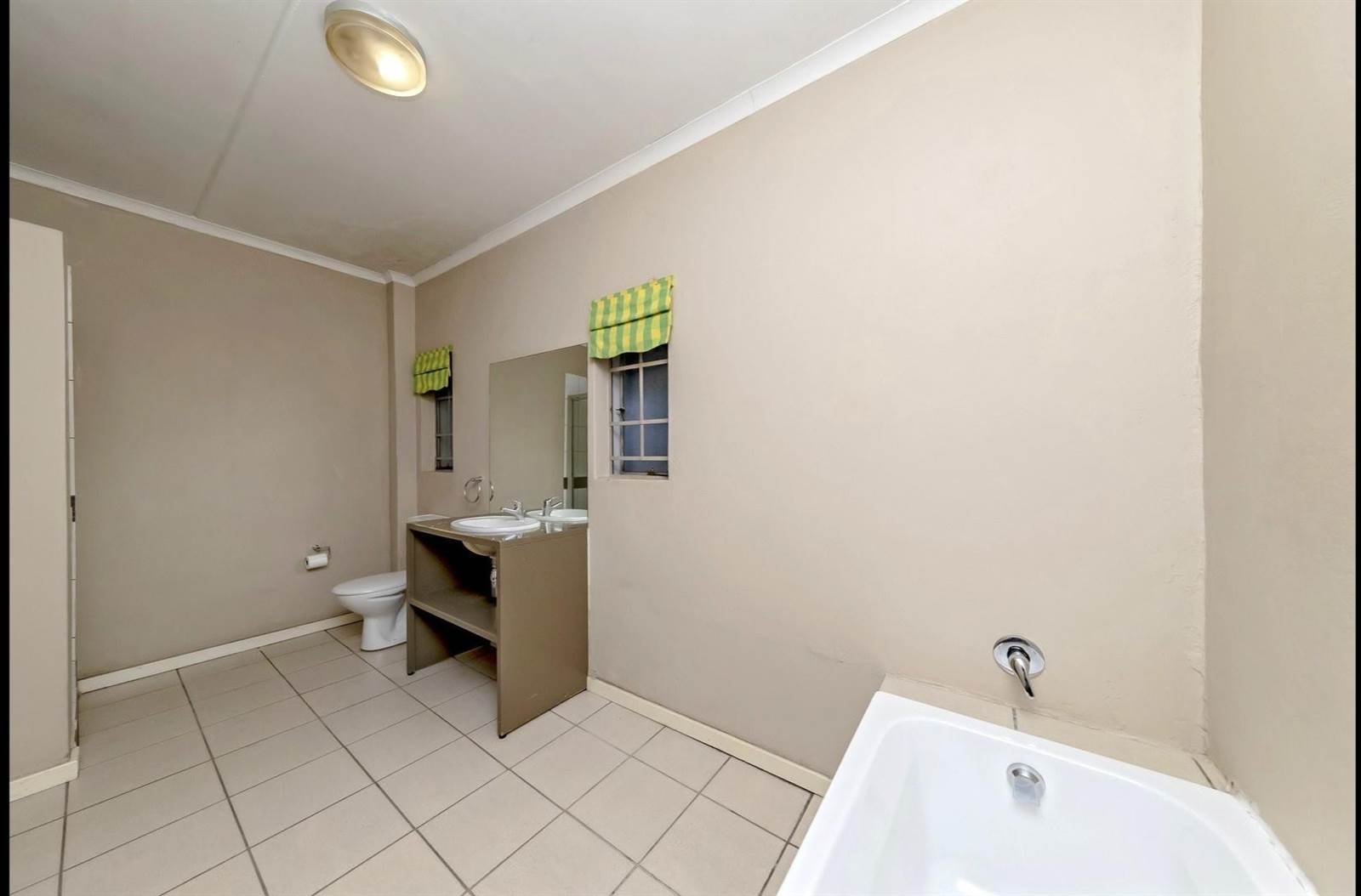 3 Bed Apartment in Douglasdale photo number 3