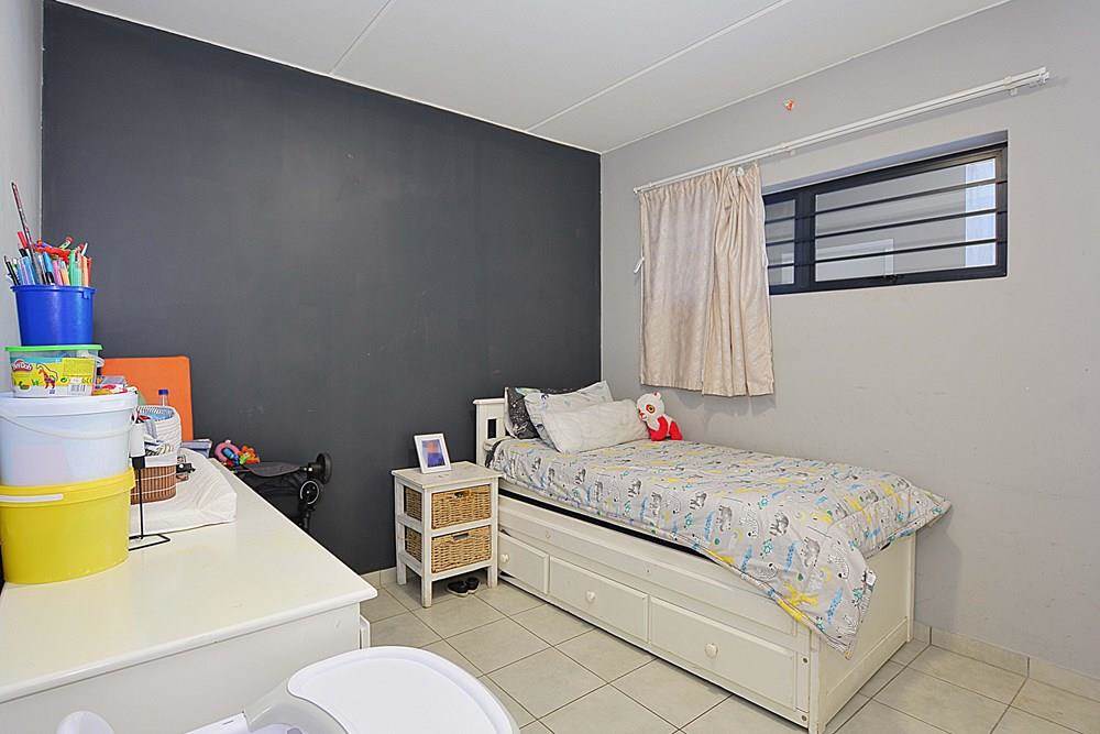 2 Bed Apartment in Parklands North photo number 9