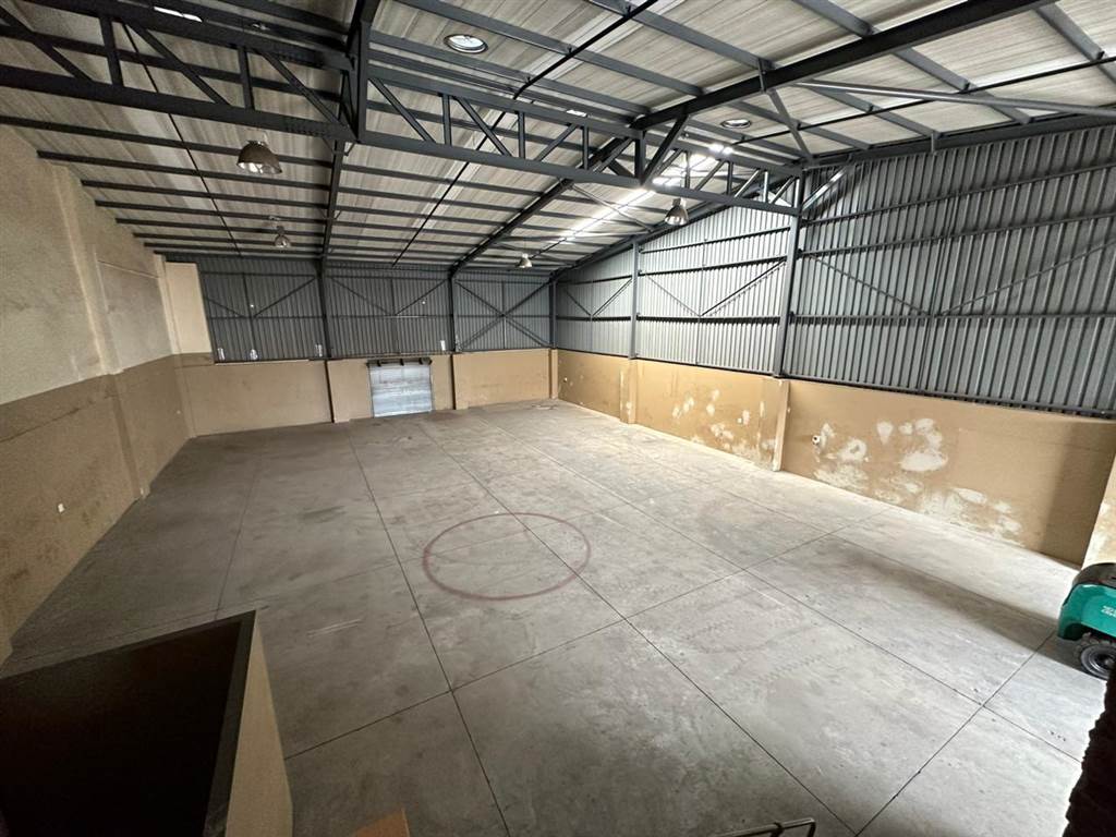 451  m² Industrial space in Stormill photo number 3
