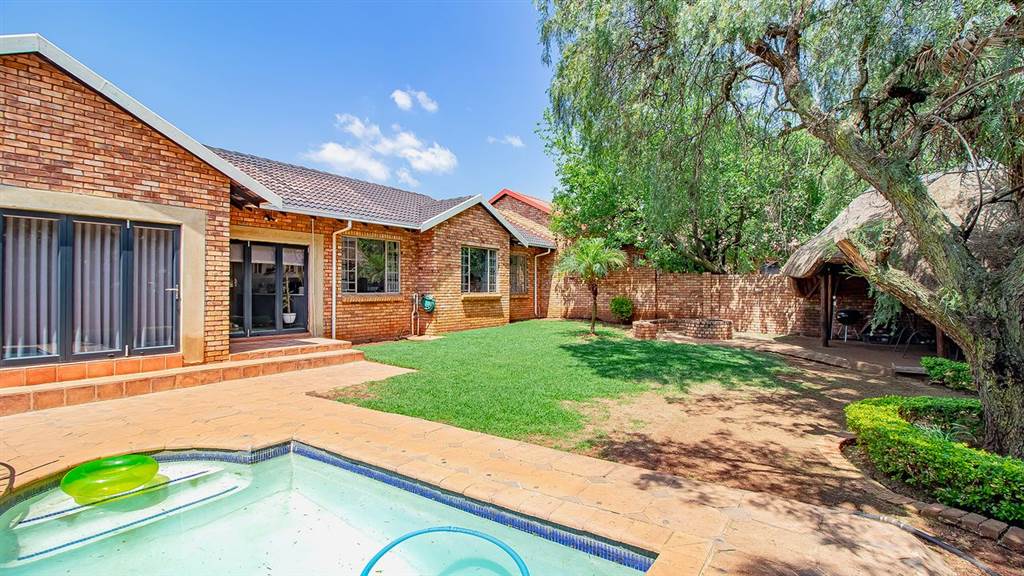 3 Bed House in Highveld photo number 1