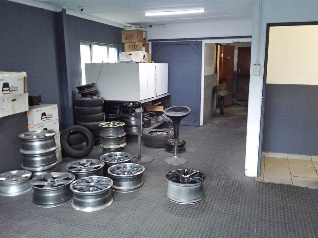 321  m² Commercial space in Umbogintwini photo number 4