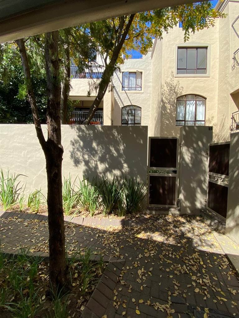 1 Bed Townhouse in Lonehill photo number 12