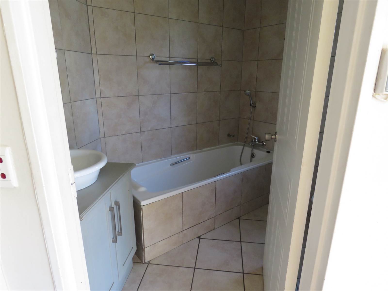 3 Bed Townhouse in Harrismith photo number 15