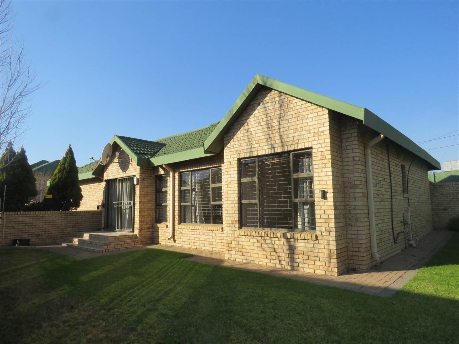 3 Bed Townhouse in Harrismith photo number 1