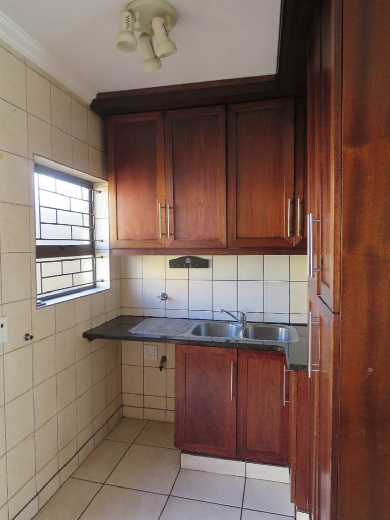 3 Bed Townhouse in Harrismith photo number 18