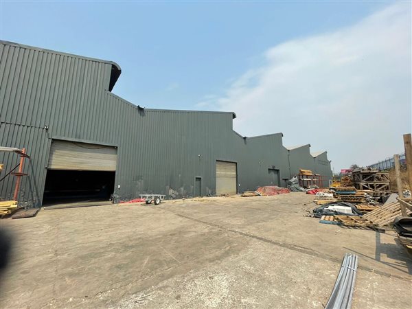 2 500  m² Industrial space