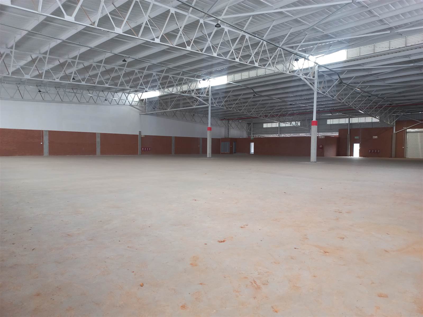2196  m² Industrial space in Pomona photo number 3