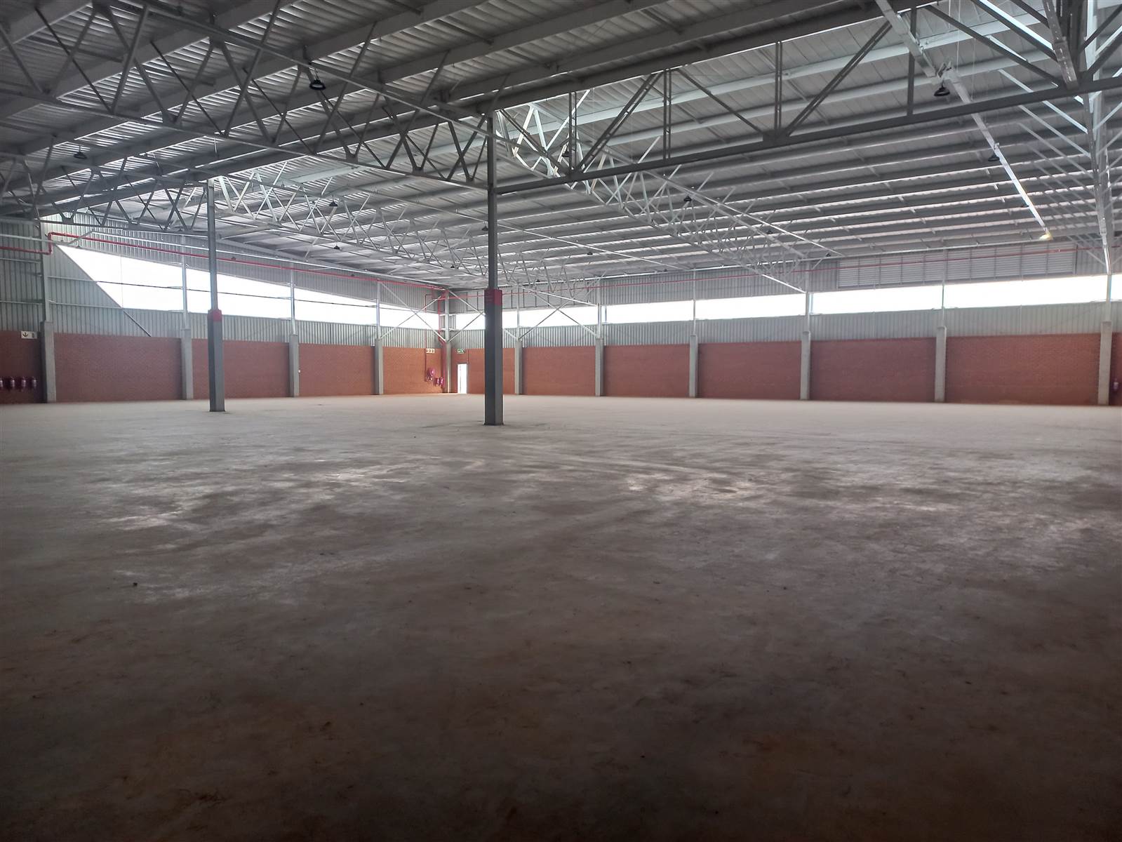 2196  m² Industrial space in Pomona photo number 2