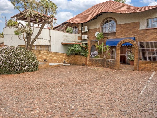 43 Bed House in Malvern East