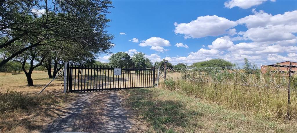 8.8 ha Smallholding in Tweefontein photo number 3