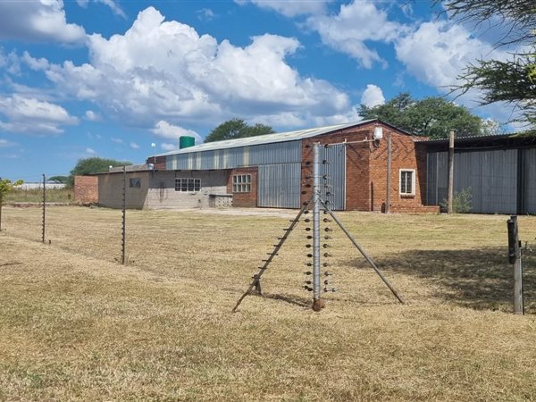 8.8 ha Smallholding in Tweefontein