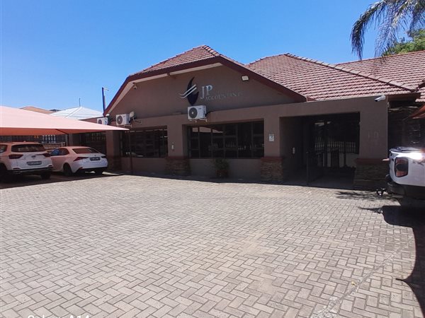 328  m² Commercial space