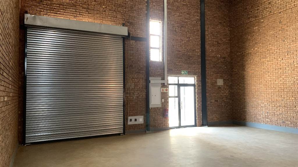 200  m² Industrial space in Monavoni photo number 7