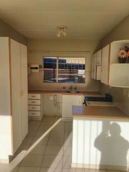2 Bed Townhouse in Langenhoven Park photo number 11