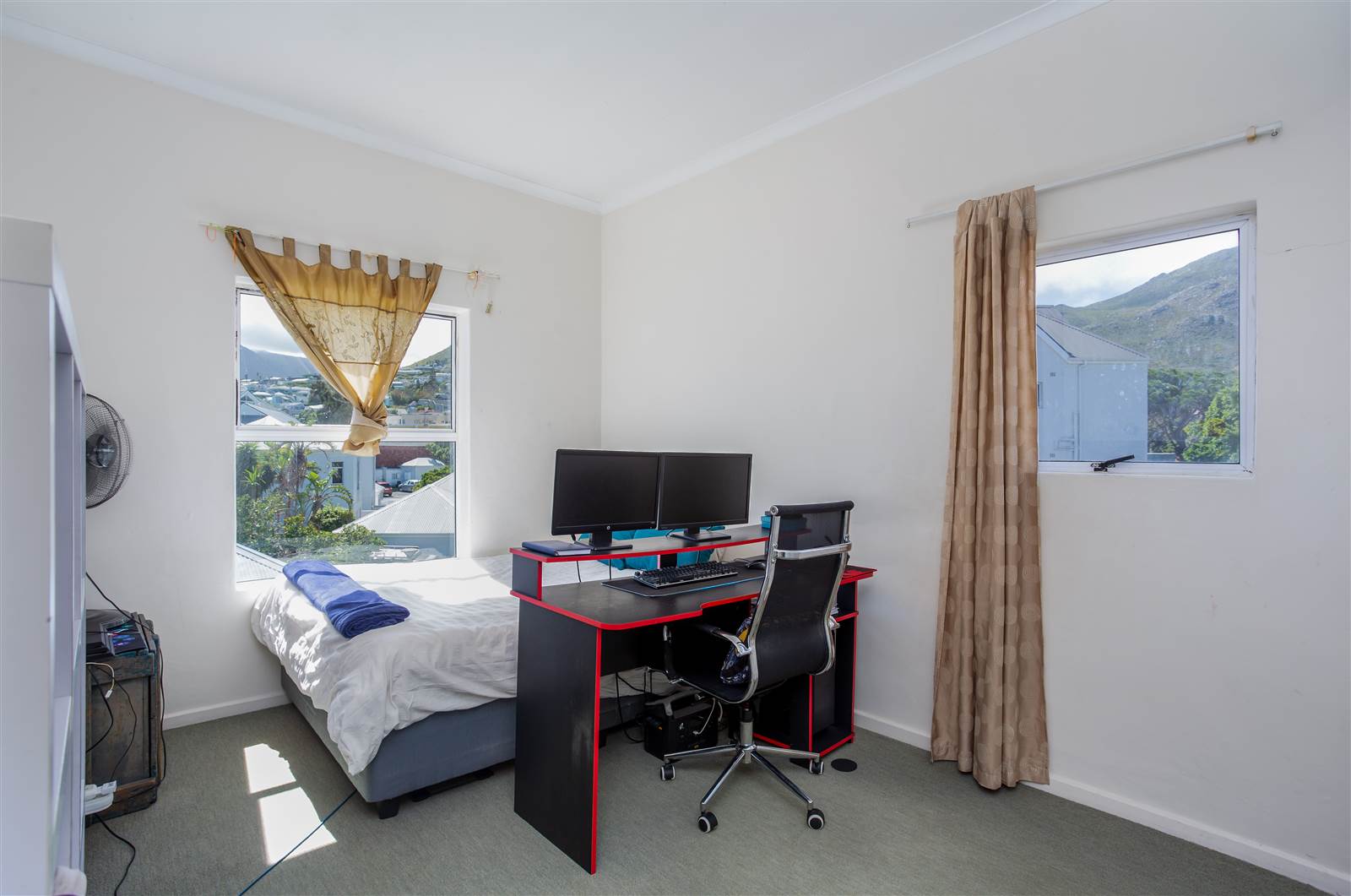 2 Bed Apartment in Hout Bay and surrounds photo number 7
