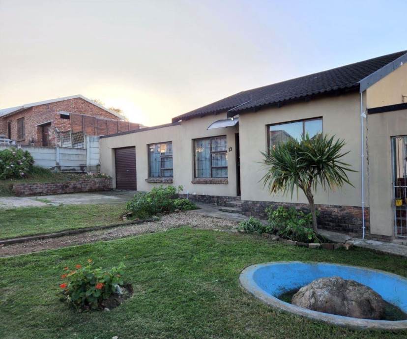 2 Bed House in Scheepers Heights photo number 3