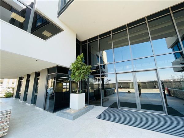 1100  m² Commercial space