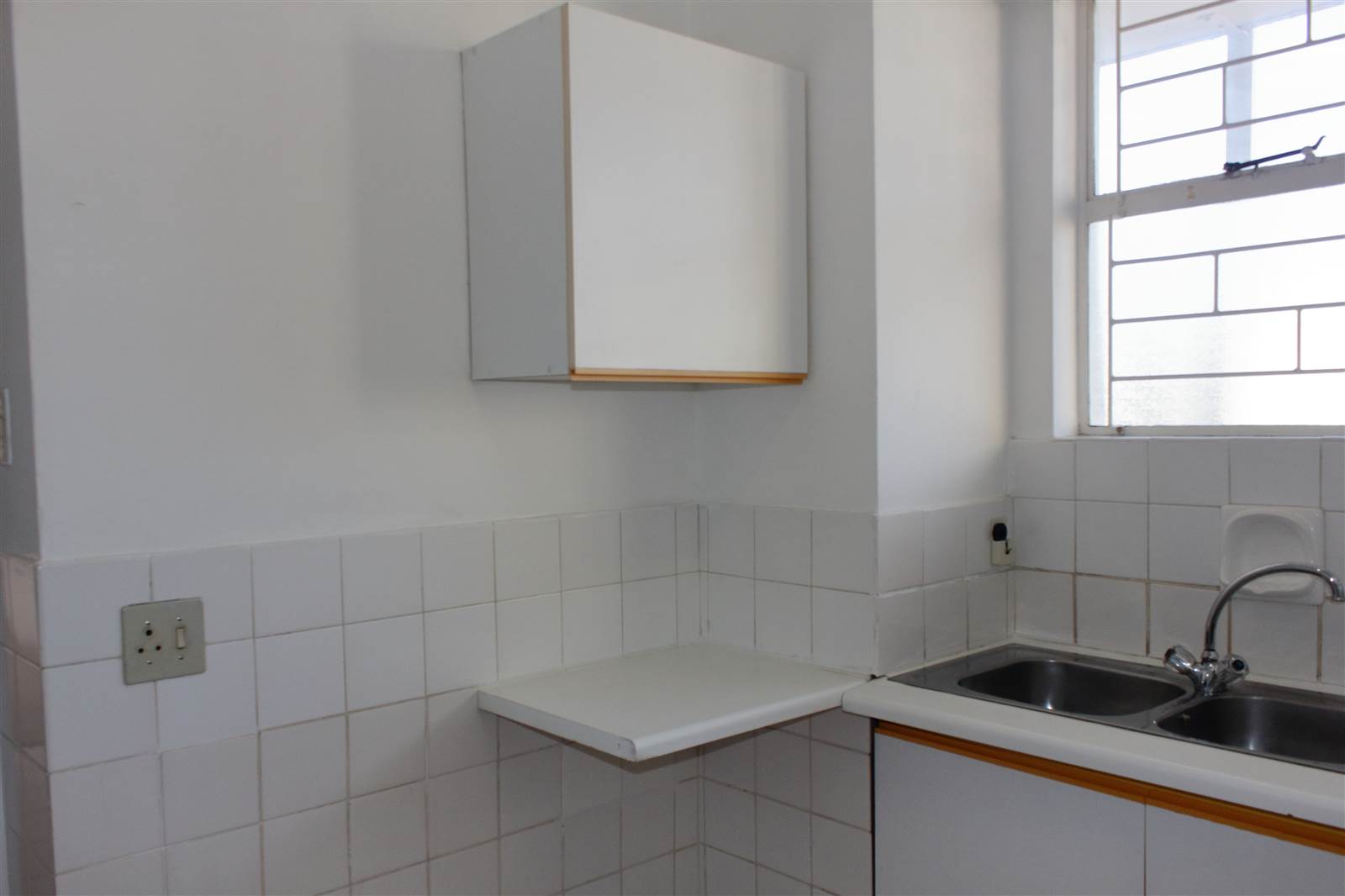 2 Bed Apartment in Plumstead photo number 8