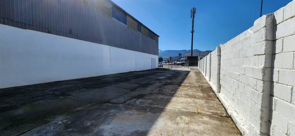 750  m² Industrial space in Dal Josafat photo number 5