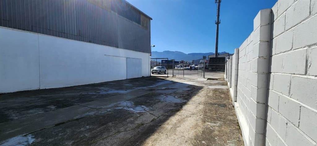 750  m² Industrial space in Dal Josafat photo number 16