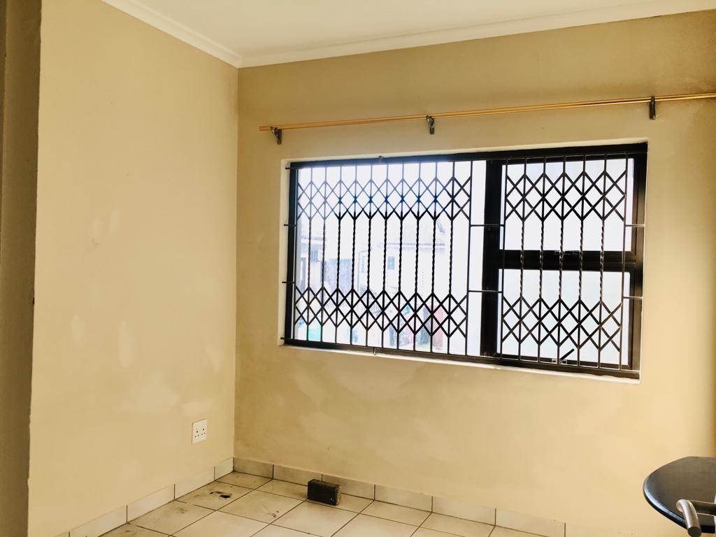 3 Bed Apartment in Winklespruit photo number 10