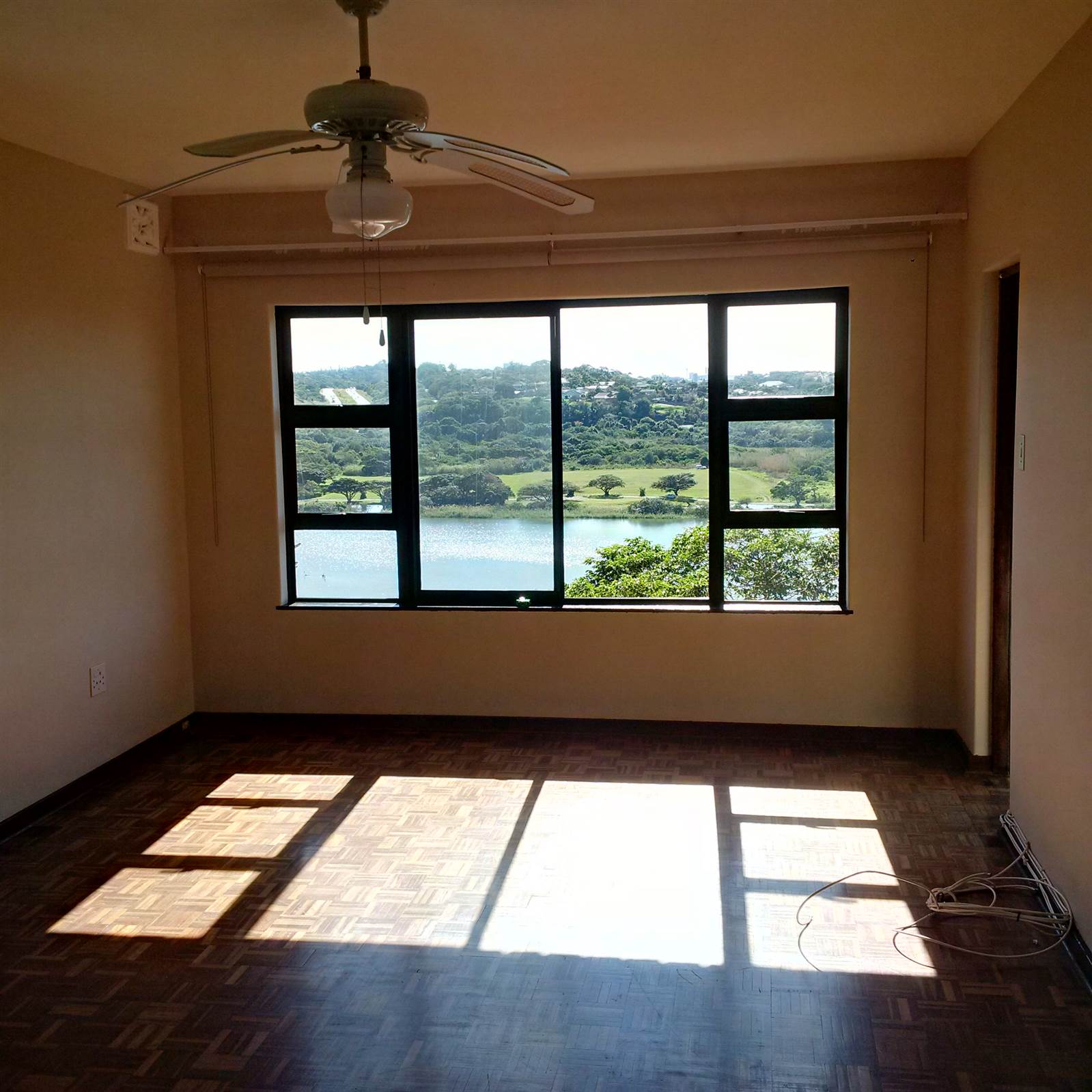 2 Bed Apartment in Illovo Beach photo number 10