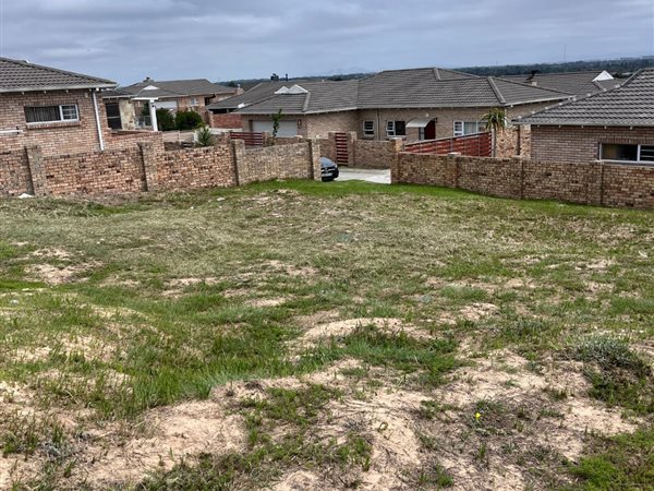350 m² Land
