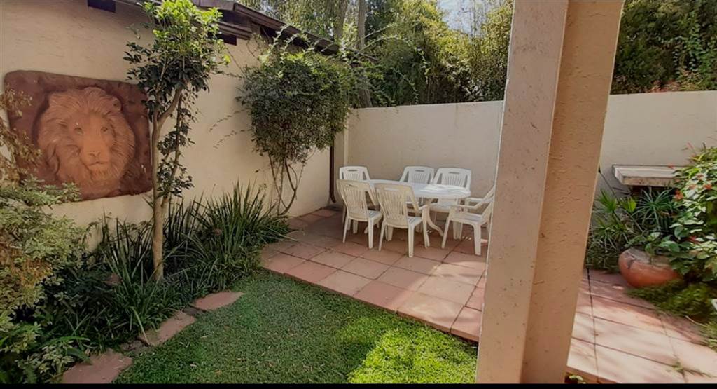 2 Bed Townhouse in Rivonia photo number 8
