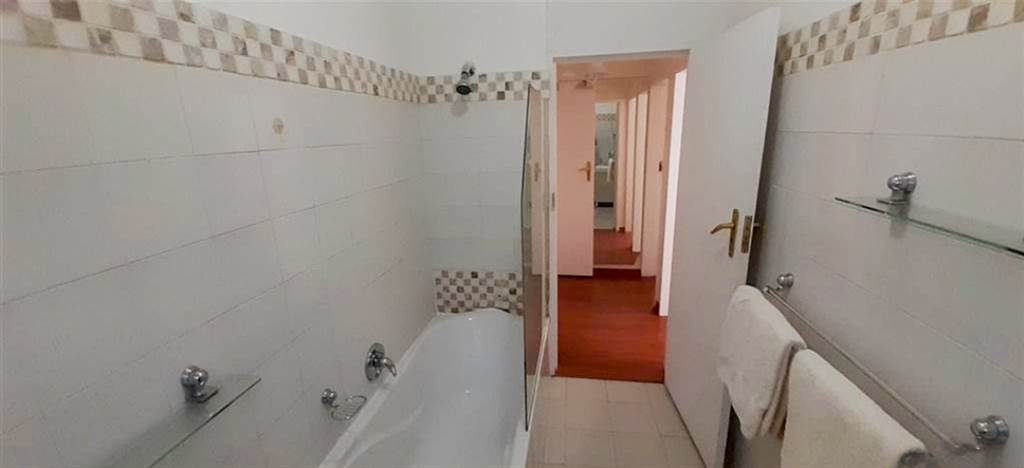 2 Bed Townhouse in Rivonia photo number 19