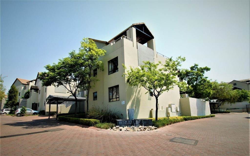 1 Bed Townhouse in Lonehill photo number 2