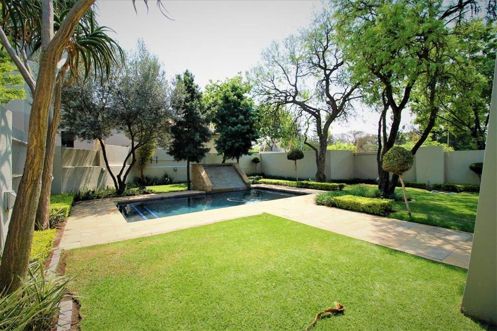 1 Bed Townhouse in Lonehill photo number 18