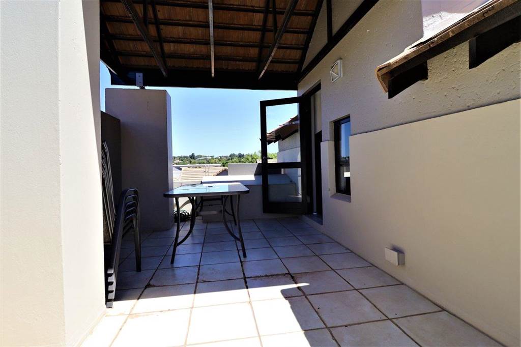1 Bed Townhouse in Lonehill photo number 14