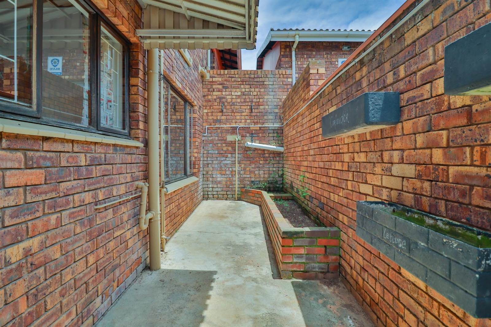 3 Bed Townhouse in Doonside photo number 24