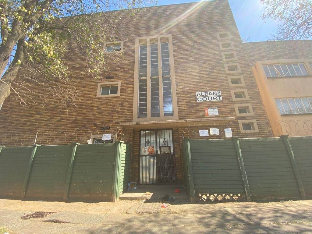 1 Bed Apartment in Vereeniging Central photo number 9