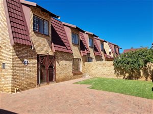 4 Bed Duplex in Ruimsig