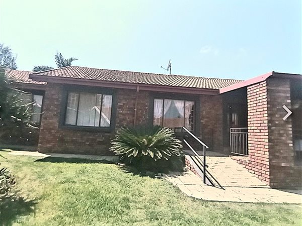 5 Bedroom House 5 Bedroom House