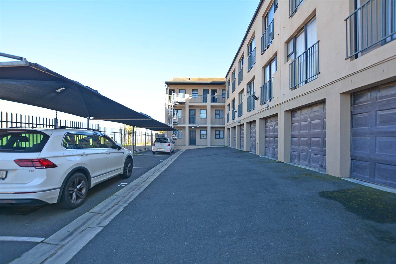 1 Bed Apartment in Parow photo number 3