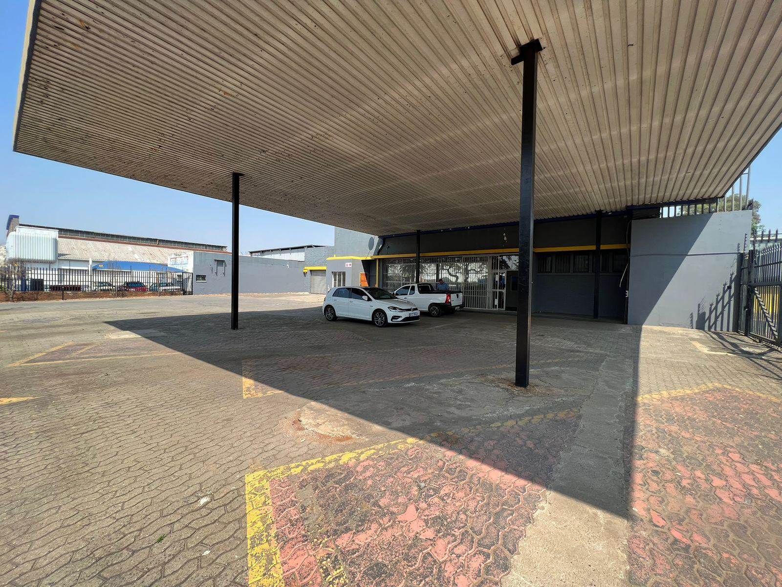 1000  m² Industrial space in Germiston Central photo number 5