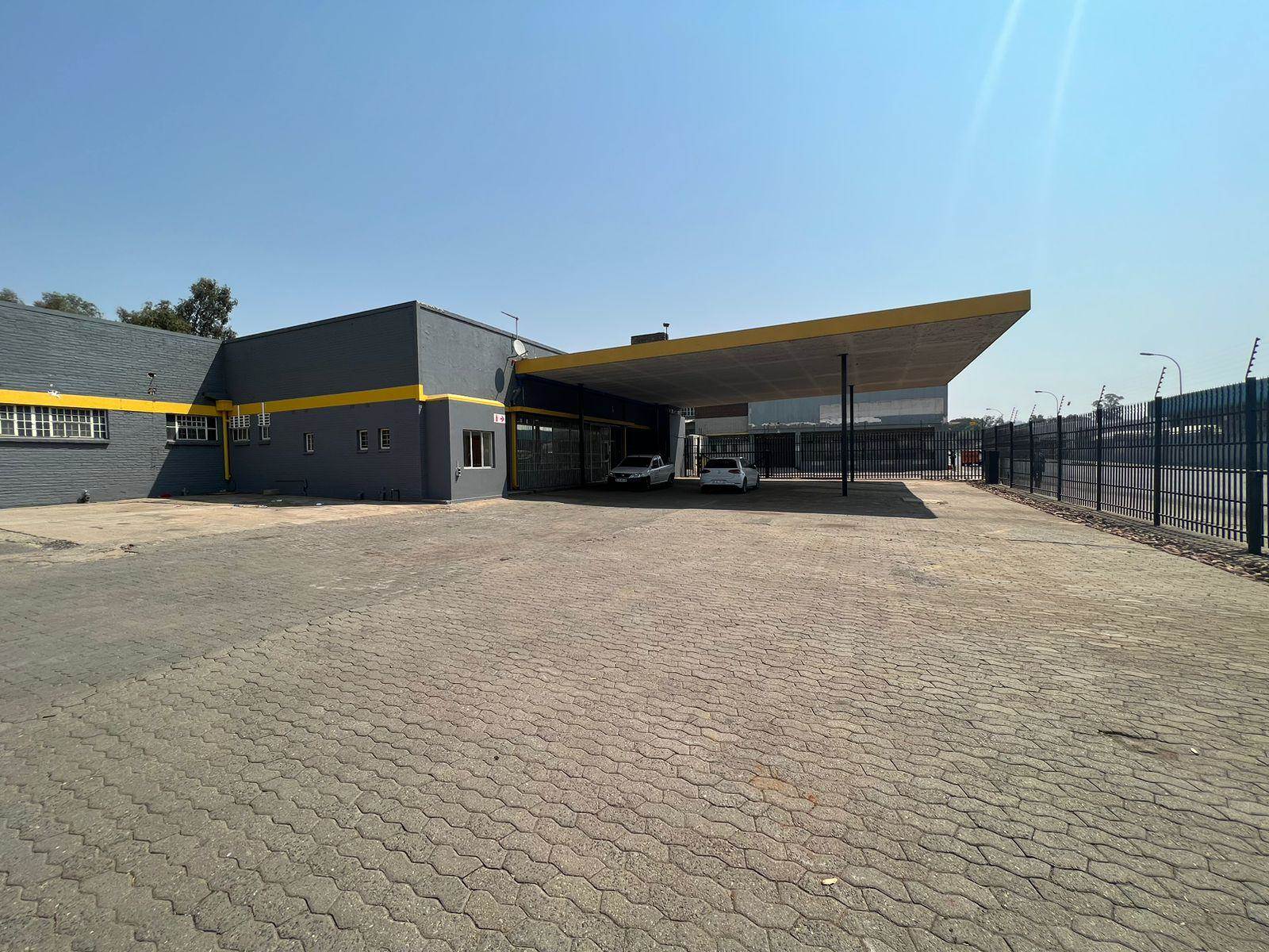 1000  m² Industrial space in Germiston Central photo number 4