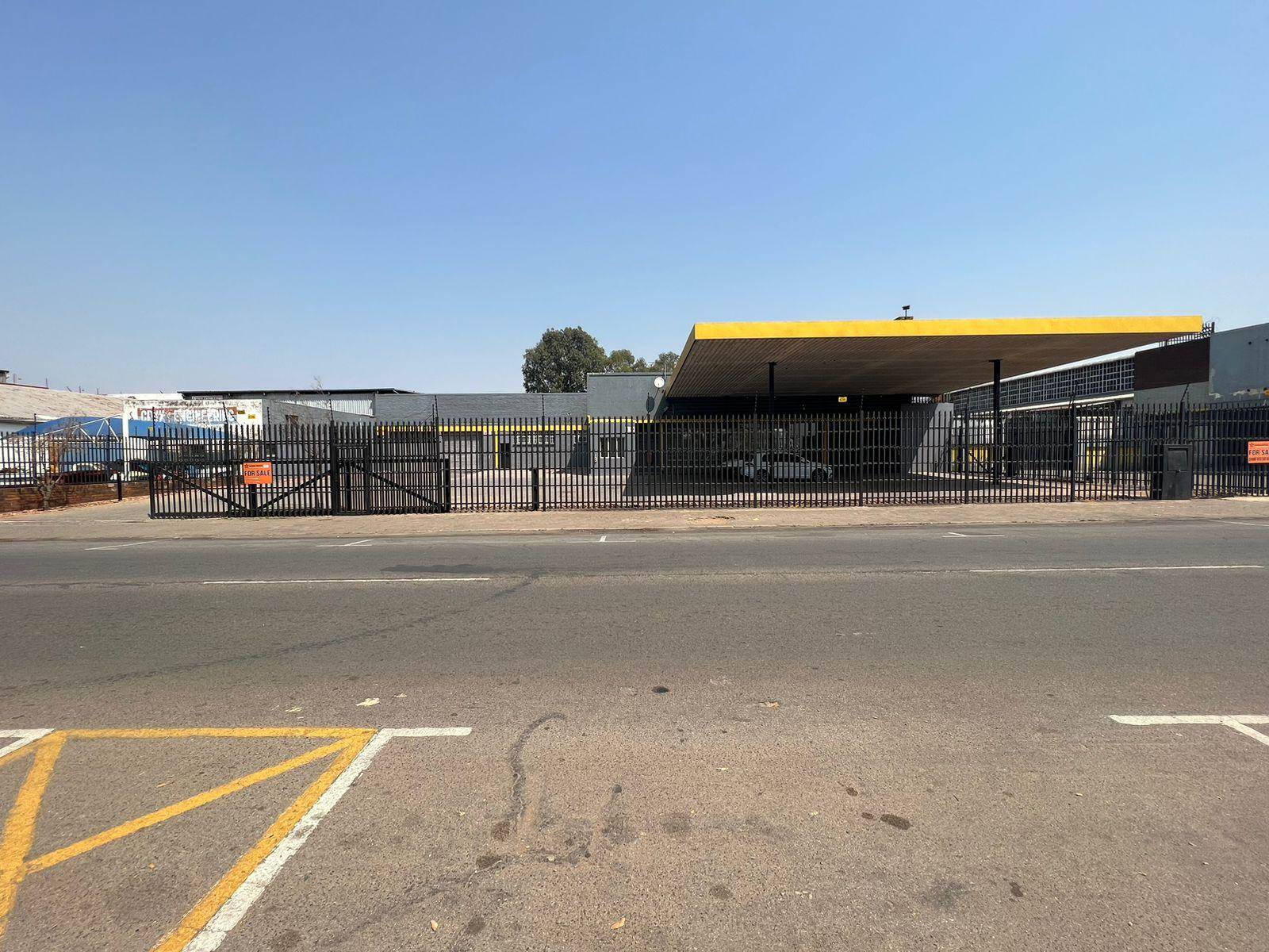 1000  m² Industrial space in Germiston Central photo number 3