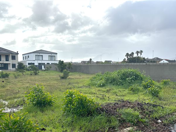 595 m² Land