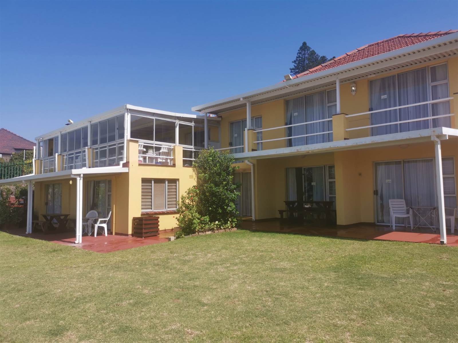 8 Bed House in Umkomaas photo number 2