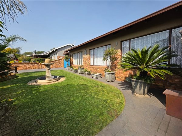 4 Bedroom House 4 Bedroom House