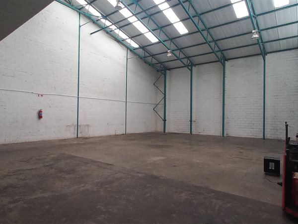 448  m² Industrial space