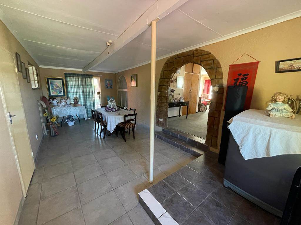4 Bed House in Barry Hertzog Park photo number 6