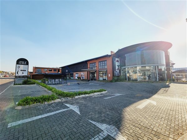 936  m² Industrial space in North Riding